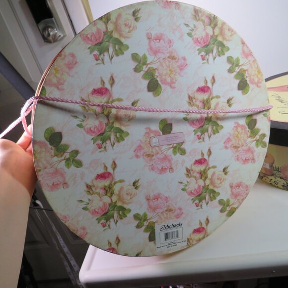 Vintage Victorian Glam Decor - Hat Boxes - Glamour Shoes & Pink Roses (Set of 2) - Picture 8 of 16